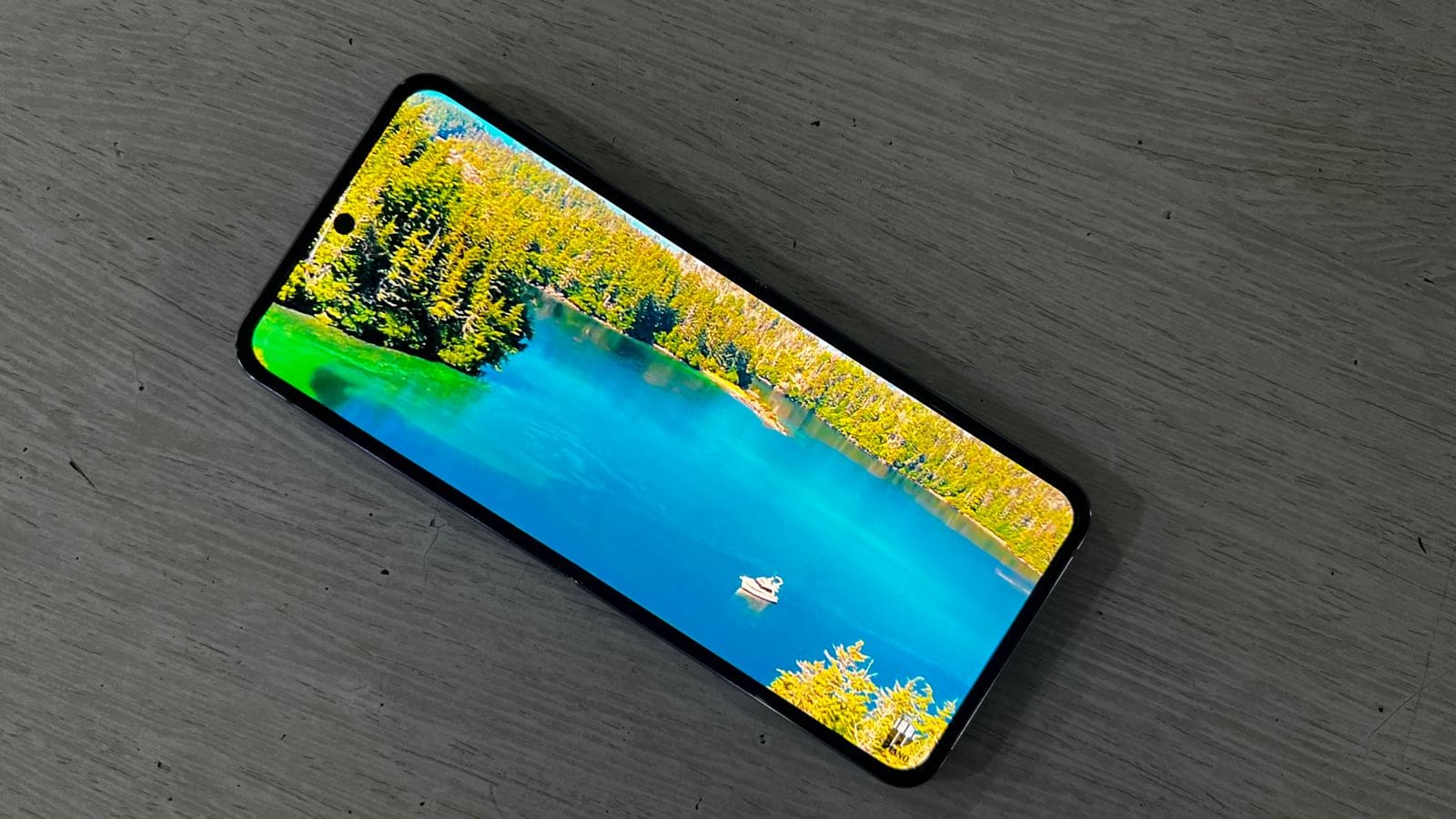 Samsung Galaxy Z Flip 4 Review: एक कॉम्पैक्ट फोल्डेबल स्मार्टफोन