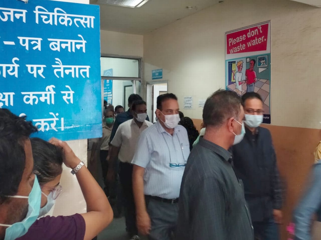 मेडिकल कॉलेज नाहन का निरीक्षण करते स्वास्थ्य विभाग के प्रधान सचिव सुभाशीष पांडा। संवाद मेडिकल कॉलेज नाहन का निरीक्षण करते स्वास्थ्य विभाग के प्रधान सचिव सुभाशीष पांडा। संवाद