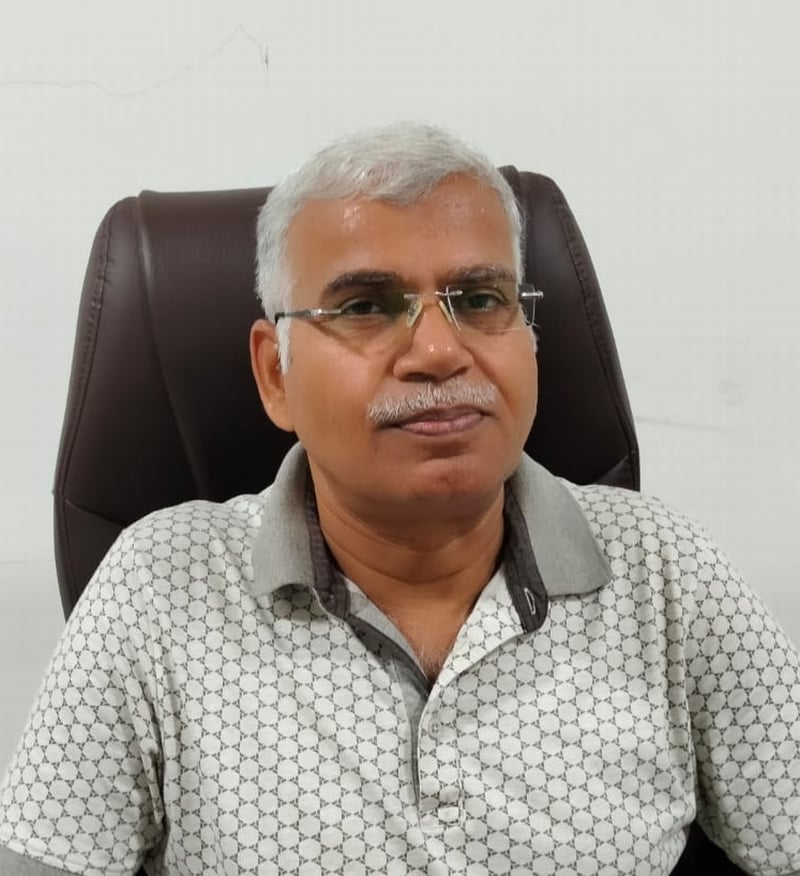 आयुष अस्पताल प्रभारी डॉ. प्रभाकर मिश्रा। आयुष अस्पताल प्रभारी डॉ. प्रभाकर मिश्रा।