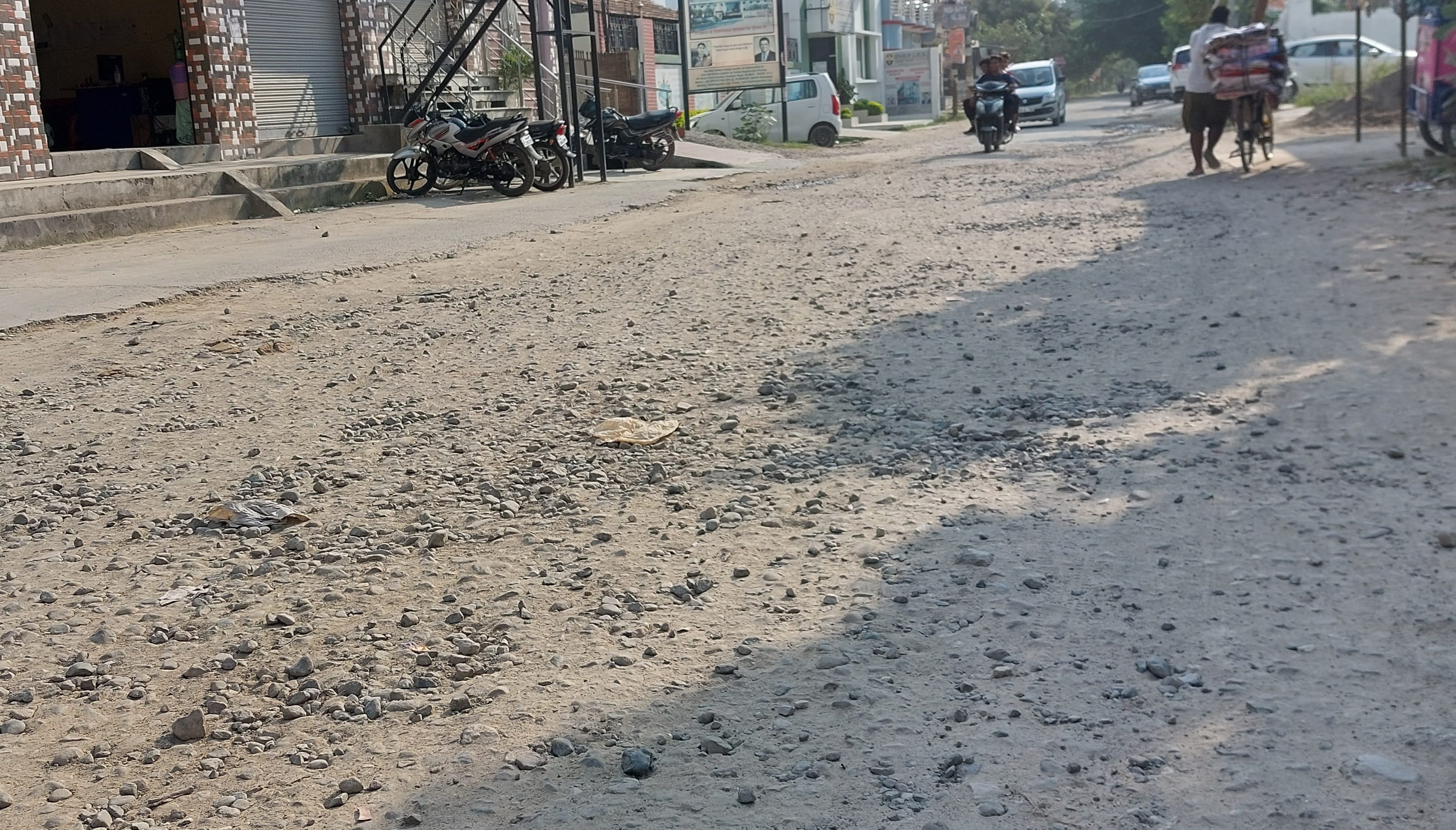 बैनर कॉलेज रोड का हाल बेहाल। संवाद बैनर कॉलेज रोड का हाल बेहाल। संवाद