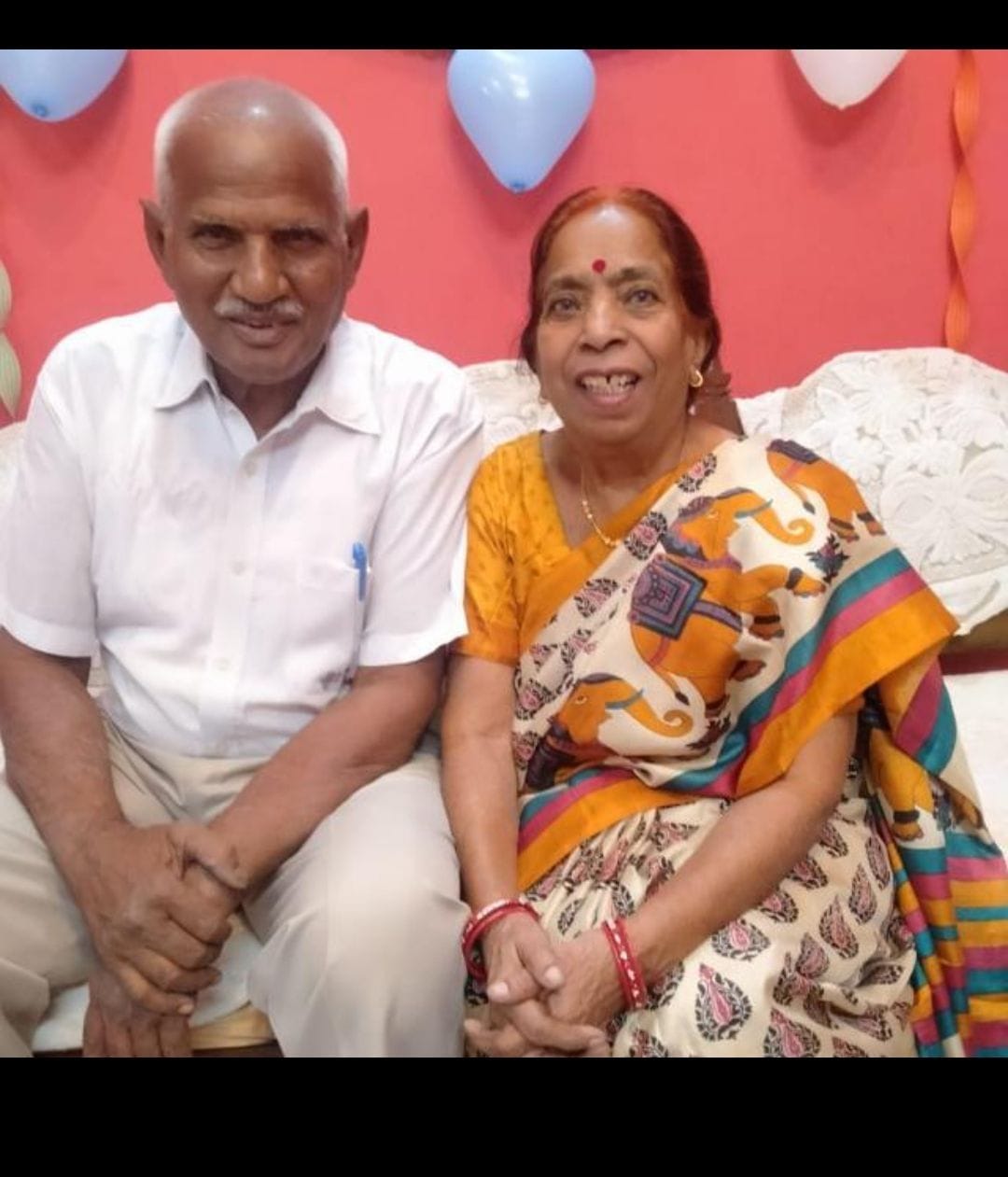 राजेश कुमार के ससुर धर्मपाल शर्मा और सास उषा रानी। राजेश कुमार के ससुर धर्मपाल शर्मा और सास उषा रानी।