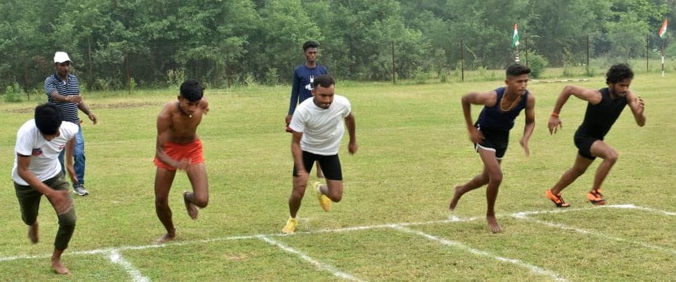 फोटो- 2- जिला स्तरीय ग्रामीण खेलकूद प्रतियोगिता में दौड में शामिल प्रतिभागी। संवाद फोटो- 2- जिला स्तरीय ग्रामीण खेलकूद प्रतियोगिता में दौड में शामिल प्रतिभागी। संवाद