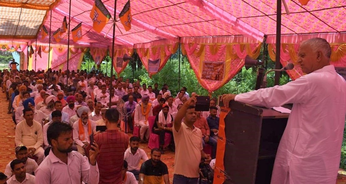 पांवटा साहिब के नारीवाला में आयोजित जनसभा को संबोधित करते जलशक्ति मंत्री महेंद्र सिंह ठाकुर। सं पांवटा साहिब के नारीवाला में आयोजित जनसभा को संबोधित करते जलशक्ति मंत्री महेंद्र सिंह ठाकुर। सं