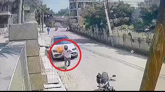 Noida: Bike rider came… looked around and then put petrol and set fire ...