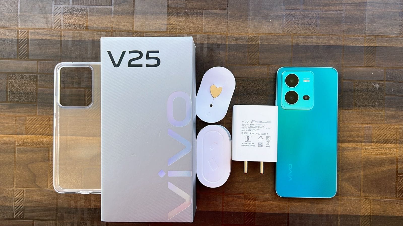 Vivo V25 5G Quick Review: पांच प्वाइंट में जानें कैसा है यह नया स्मार्टफोन