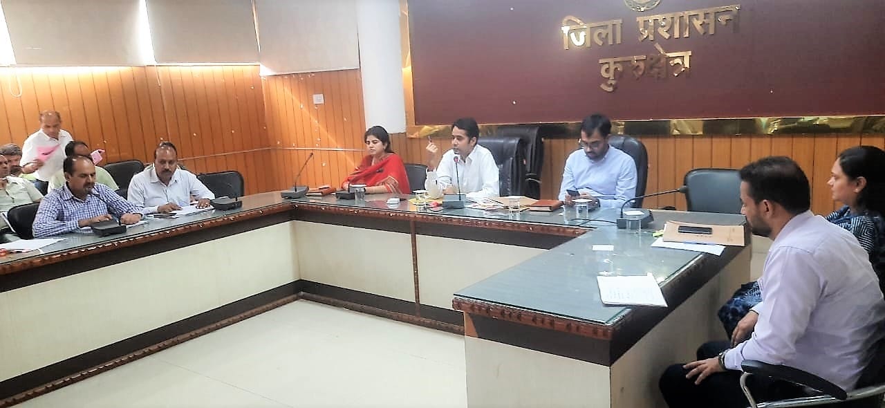 अधिकारियों की बैठक लेते उपायुक्त शांतनु शर्मा। संवाद अधिकारियों की बैठक लेते उपायुक्त शांतनु शर्मा। संवाद