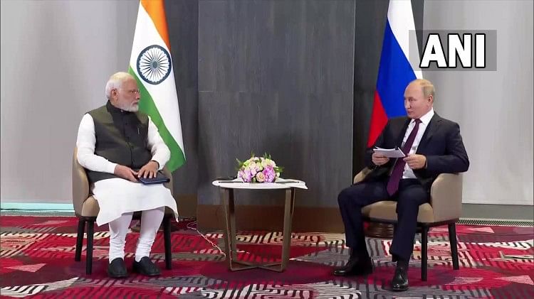 PM Modi Meets Putin: पुतिन से मिले पीएम मोदी, PM ने यूक्रेन से छात्रों के रेस्क्यू में मदद के लिए शुक्रिया कहा