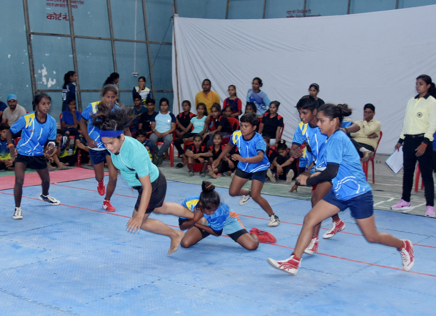 सहारनपुर में स्पोर्ट्स स्टेडियम में आयोजित राज्य स्तरीय कबड्डी प्रतियोगिता में दमखम दिखाते खि? सहारनपुर में स्पोर्ट्स स्टेडियम में आयोजित राज्य स्तरीय कबड्डी प्रतियोगिता में दमखम दिखाते खि?