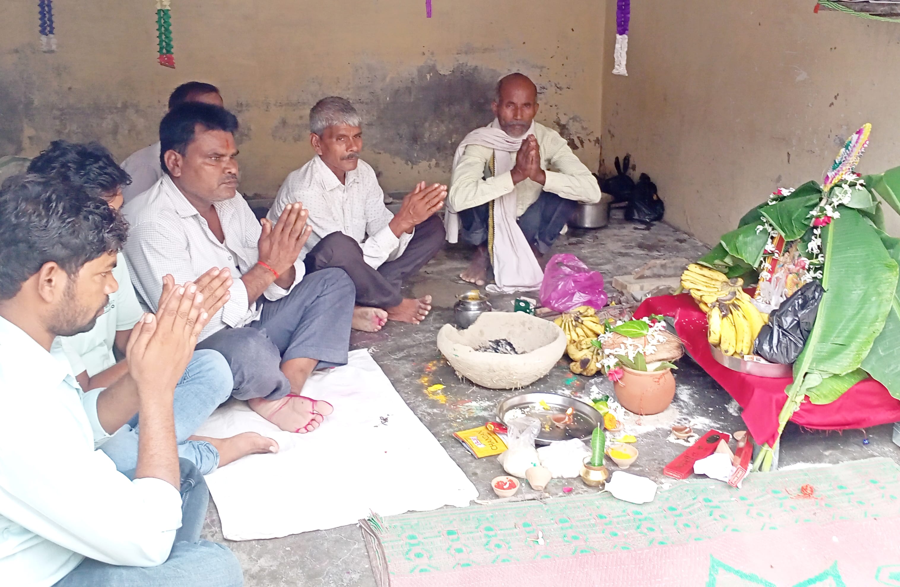 ज्ञानपुर नगर में भगवान विश्वकर्मा का पूजा करते राजमिस्त्री।संवाद ज्ञानपुर नगर में भगवान विश्वकर्मा का पूजा करते राजमिस्त्री।संवाद
