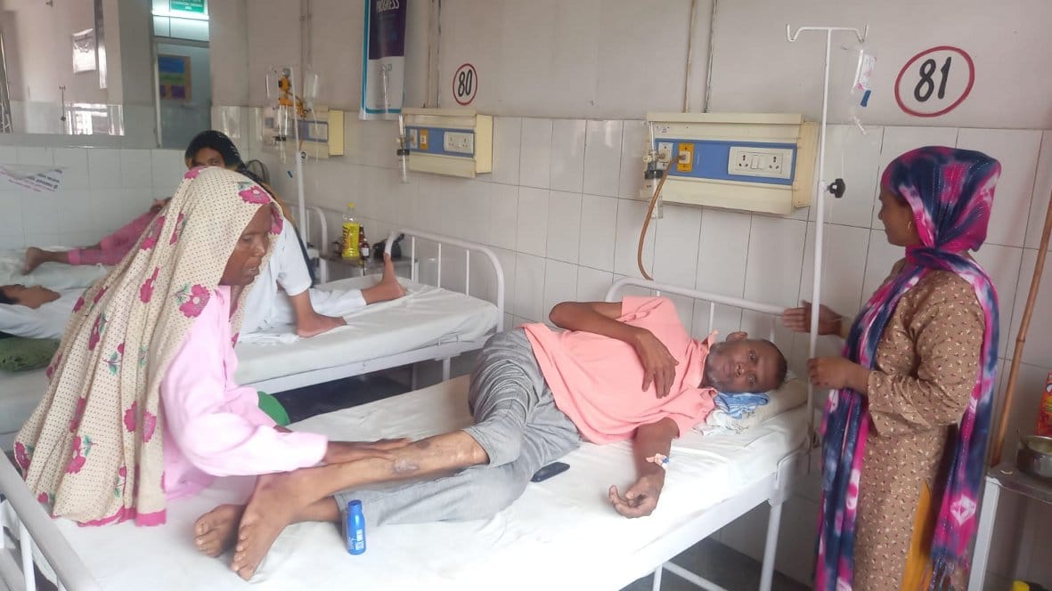 बागपत जिला अस्तपाल में भर्ती बुखार से पीड़ित मरीज बागपत जिला अस्तपाल में भर्ती बुखार से पीड़ित मरीज