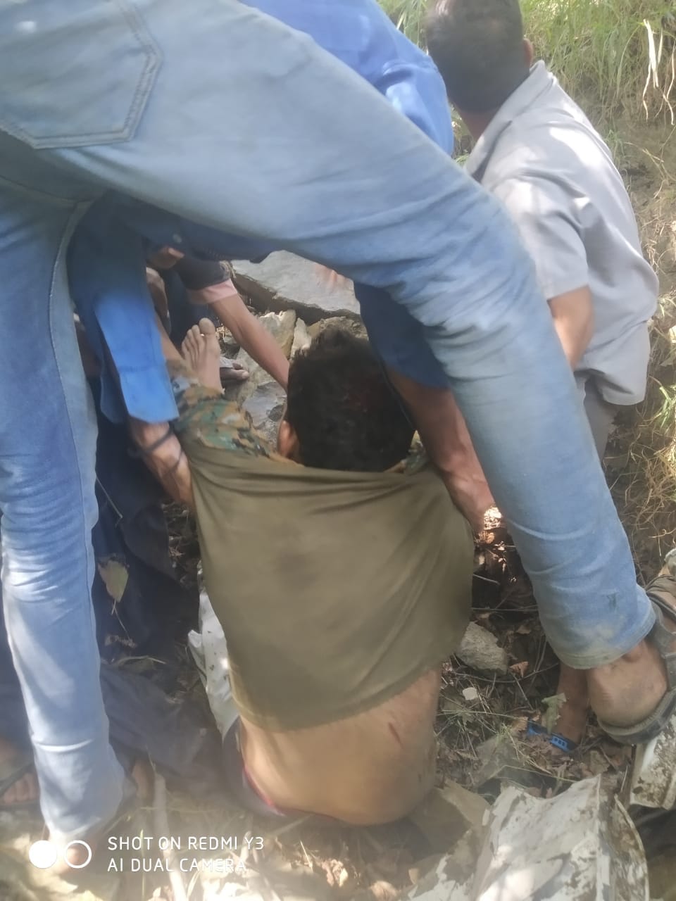 डोडा में दुर्घटना का शिकार हुआ वाहन डोडा में दुर्घटना का शिकार हुआ वाहन