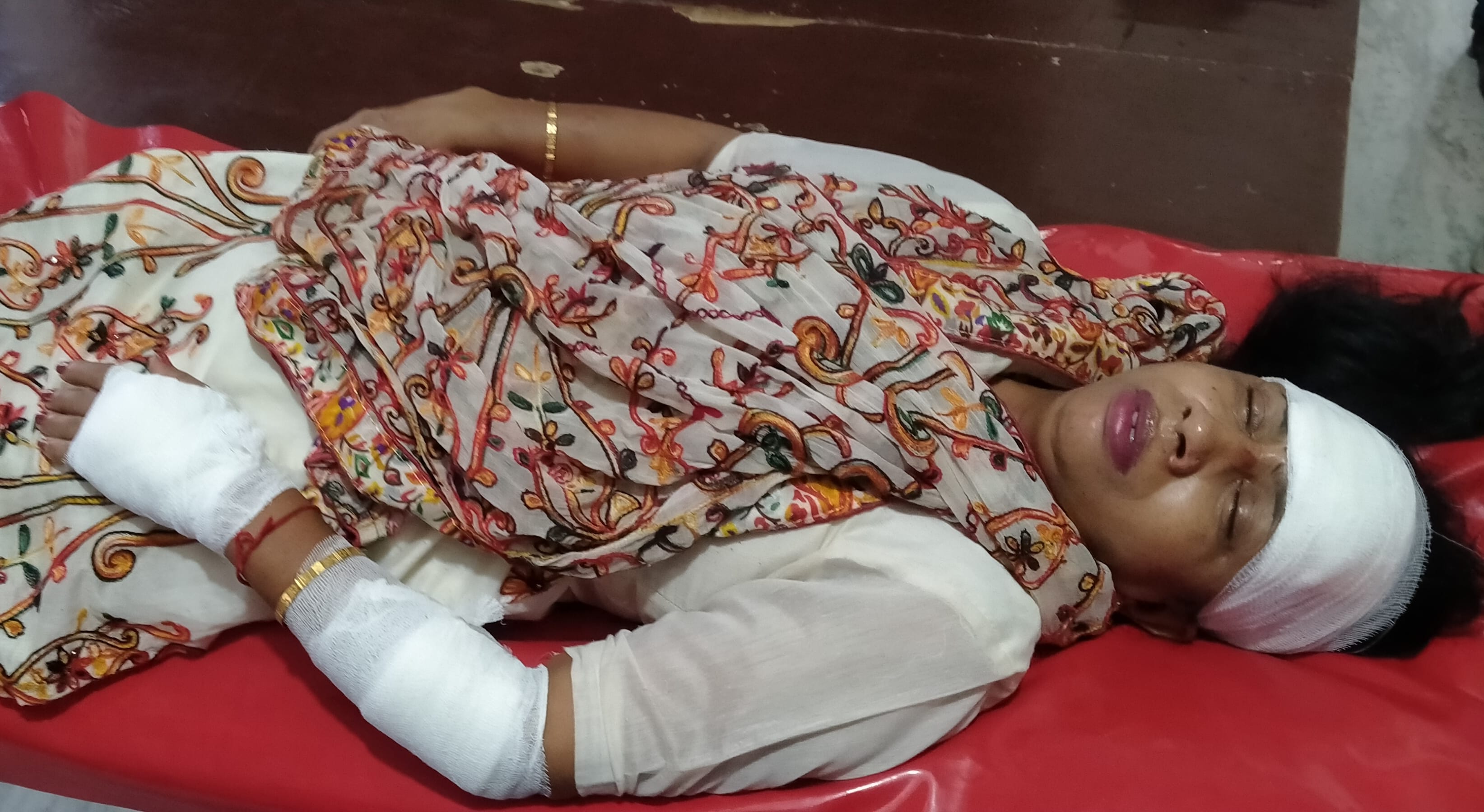 घायल शिक्षिका शोभारानी घायल शिक्षिका शोभारानी