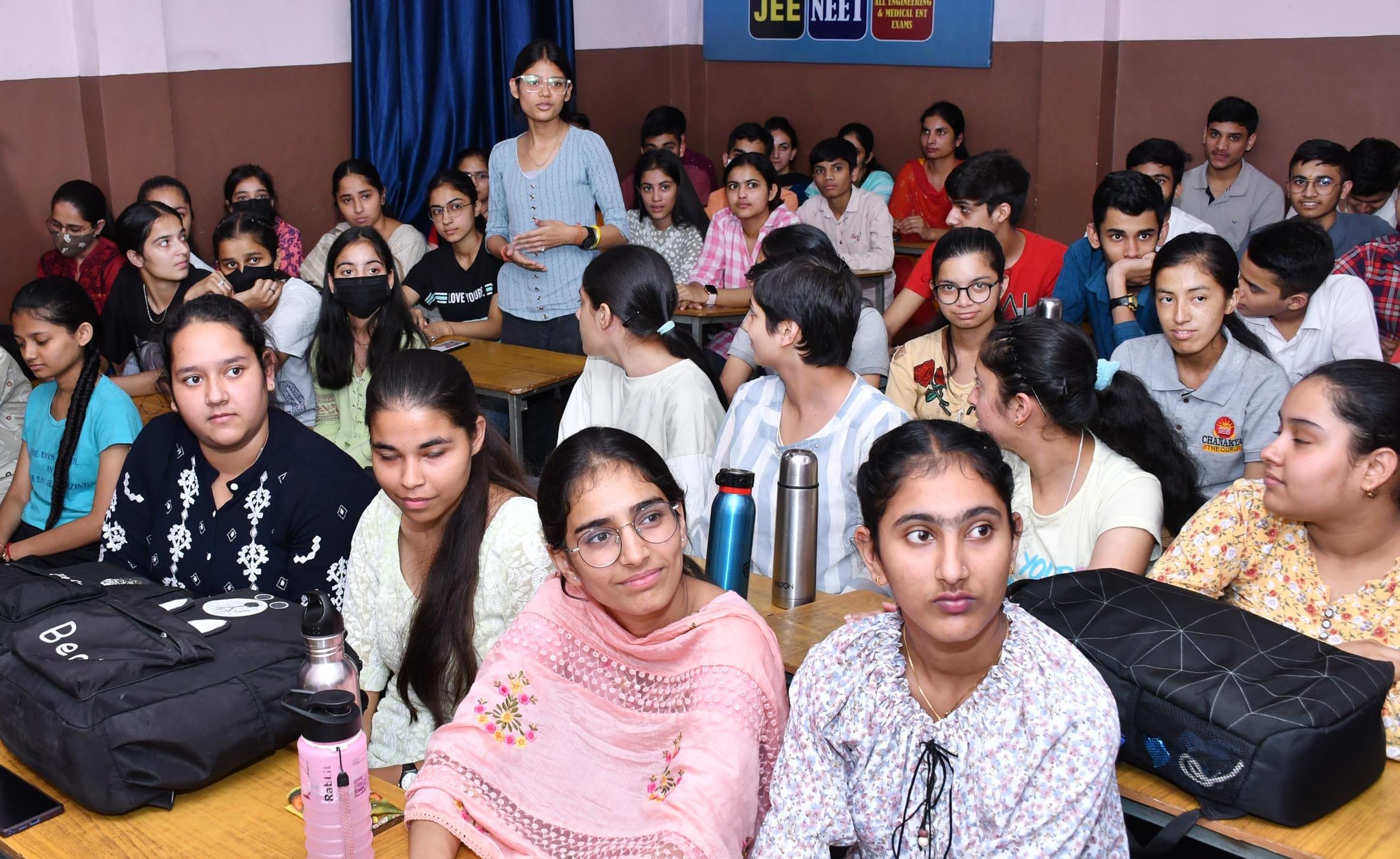 पुलिस की पाठशाला में सवाल पूछती कनिका पुलिस की पाठशाला में सवाल पूछती कनिका