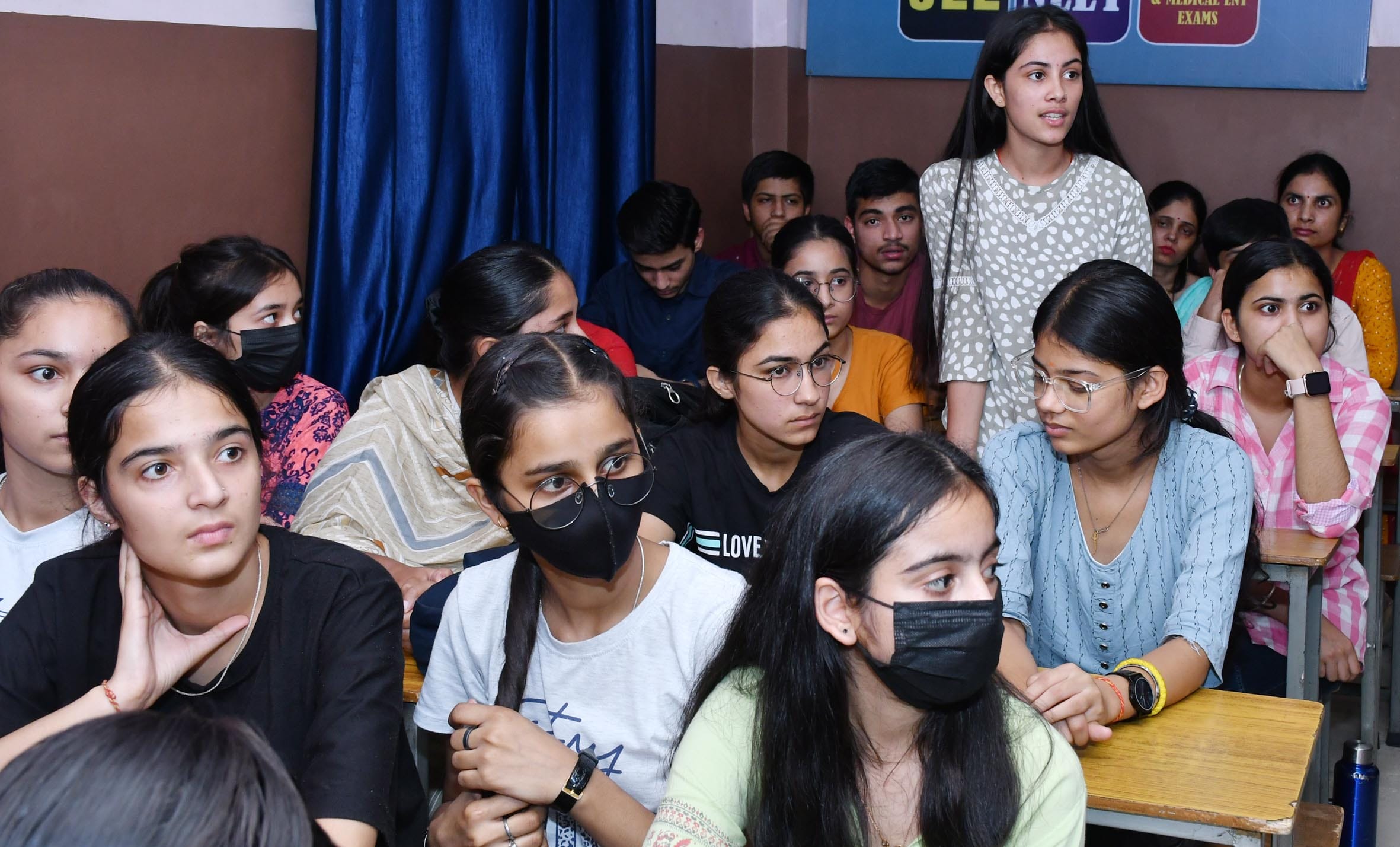 पुलिस की पाठशाला में सवाल पूछती नैंसी। पुलिस की पाठशाला में सवाल पूछती नैंसी।