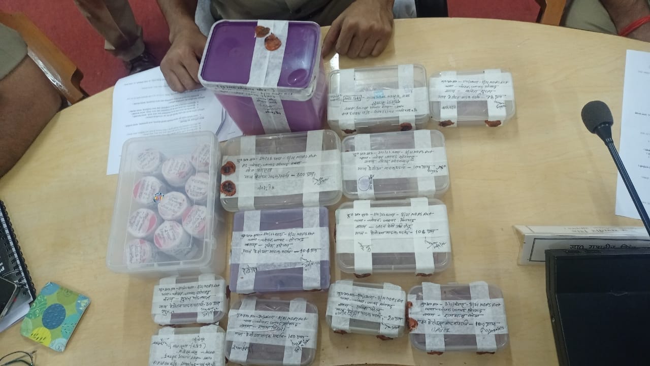 चुर्क पुलिस लाइन में हेरोईन तस्कर के पास से बरामद हेरोईन। चुर्क पुलिस लाइन में हेरोईन तस्कर के पास से बरामद हेरोईन।