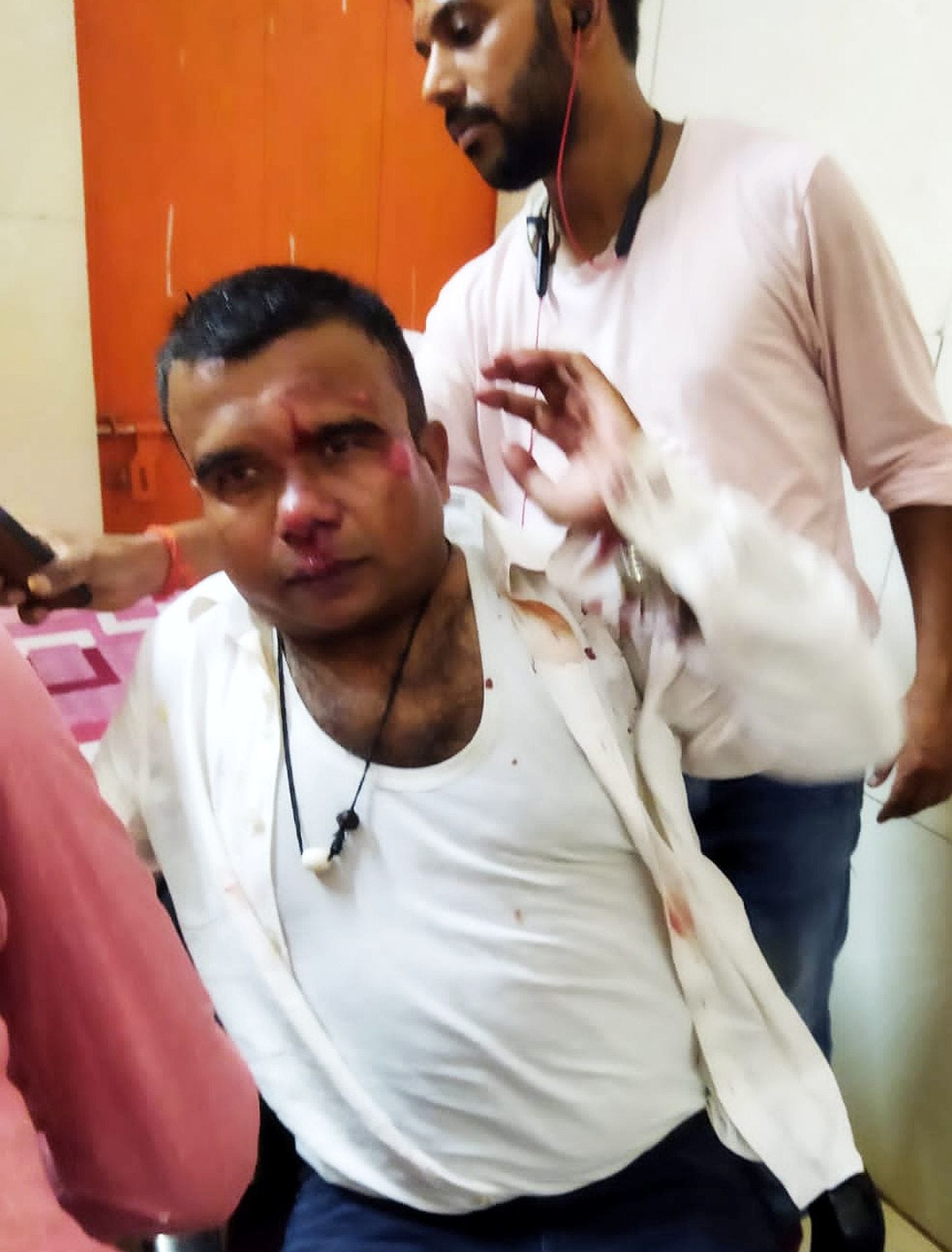 24- बाराबंकी के हैदरगढ़ क्षेत्र में पूर्वांचल एक्सप्रेस-वे पर हुई दुर्घटना में घायल जौनपुर बीएसए ? 24- बाराबंकी के हैदरगढ़ क्षेत्र में पूर्वांचल एक्सप्रेस-वे पर हुई दुर्घटना में घायल जौनपुर बीएसए ?