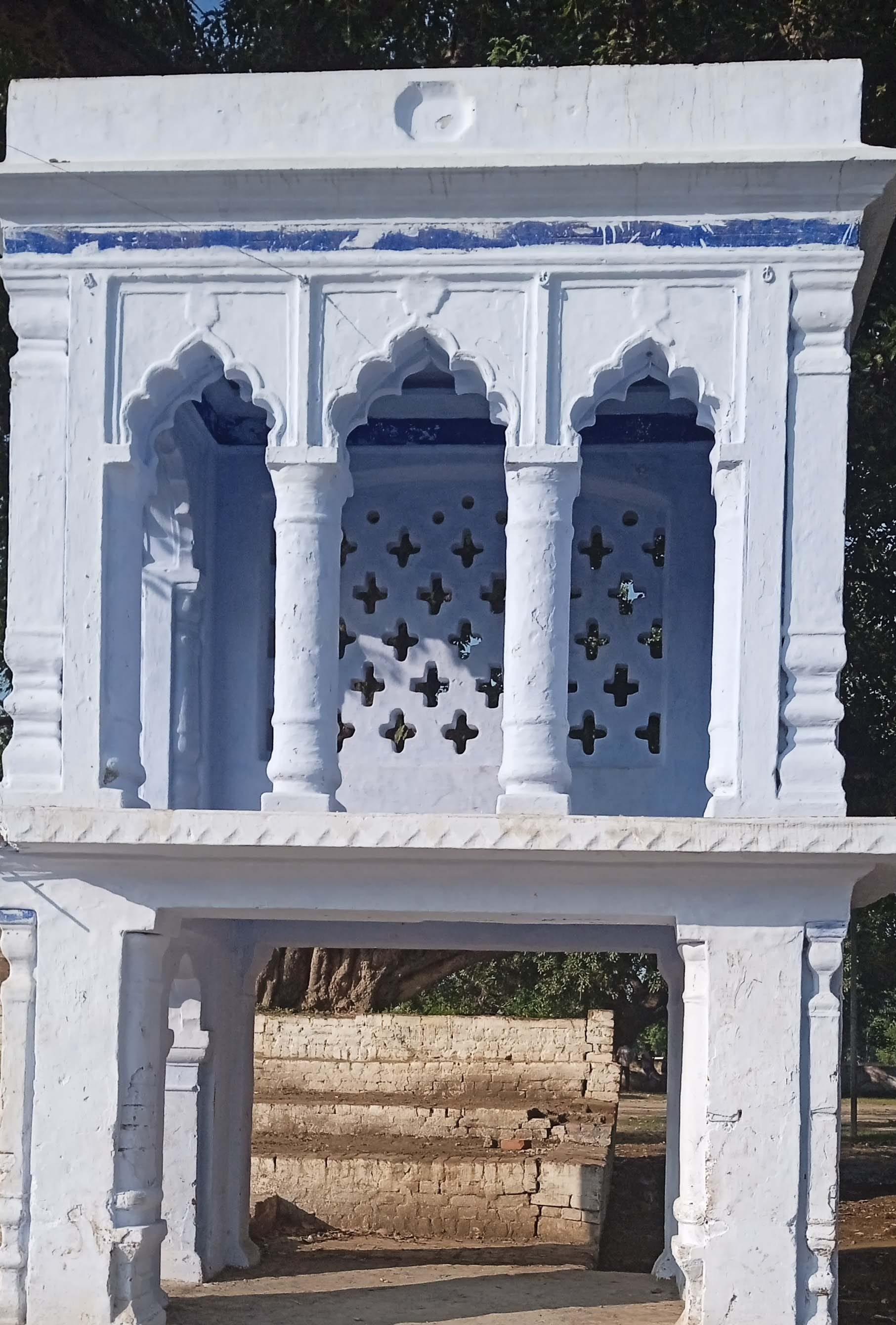बीसलपुर रामलीला मैदान का अयोध्या भवन। संवाद