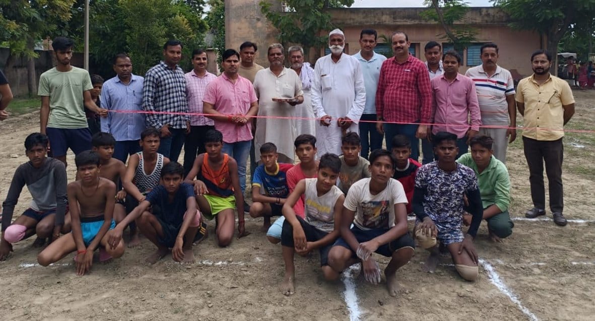 गांगनौली के पूर्व माध्यमिक विद्यालय में आयोजित खेलकूद प्रतियोगिता का फीता काटकर शुभारंम करते अ? गांगनौली के पूर्व माध्यमिक विद्यालय में आयोजित खेलकूद प्रतियोगिता का फीता काटकर शुभारंम करते अ?