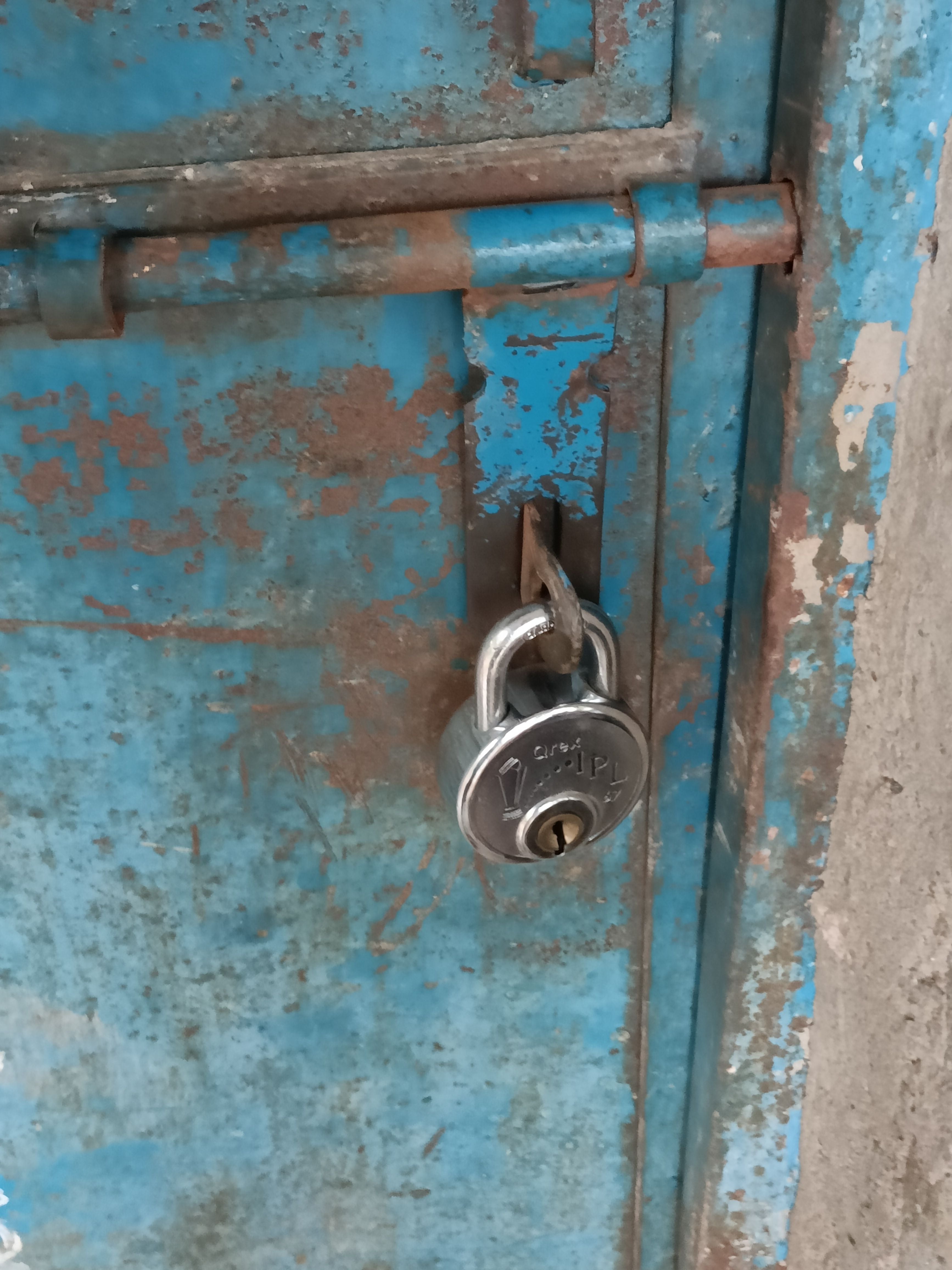गांव में पानी की समस्या होने पर खेड़ी साध जलघर में महिलाओं ने लगाया ताला। अमर उजाला गांव में पानी की समस्या होने पर खेड़ी साध जलघर में महिलाओं ने लगाया ताला। अमर उजाला