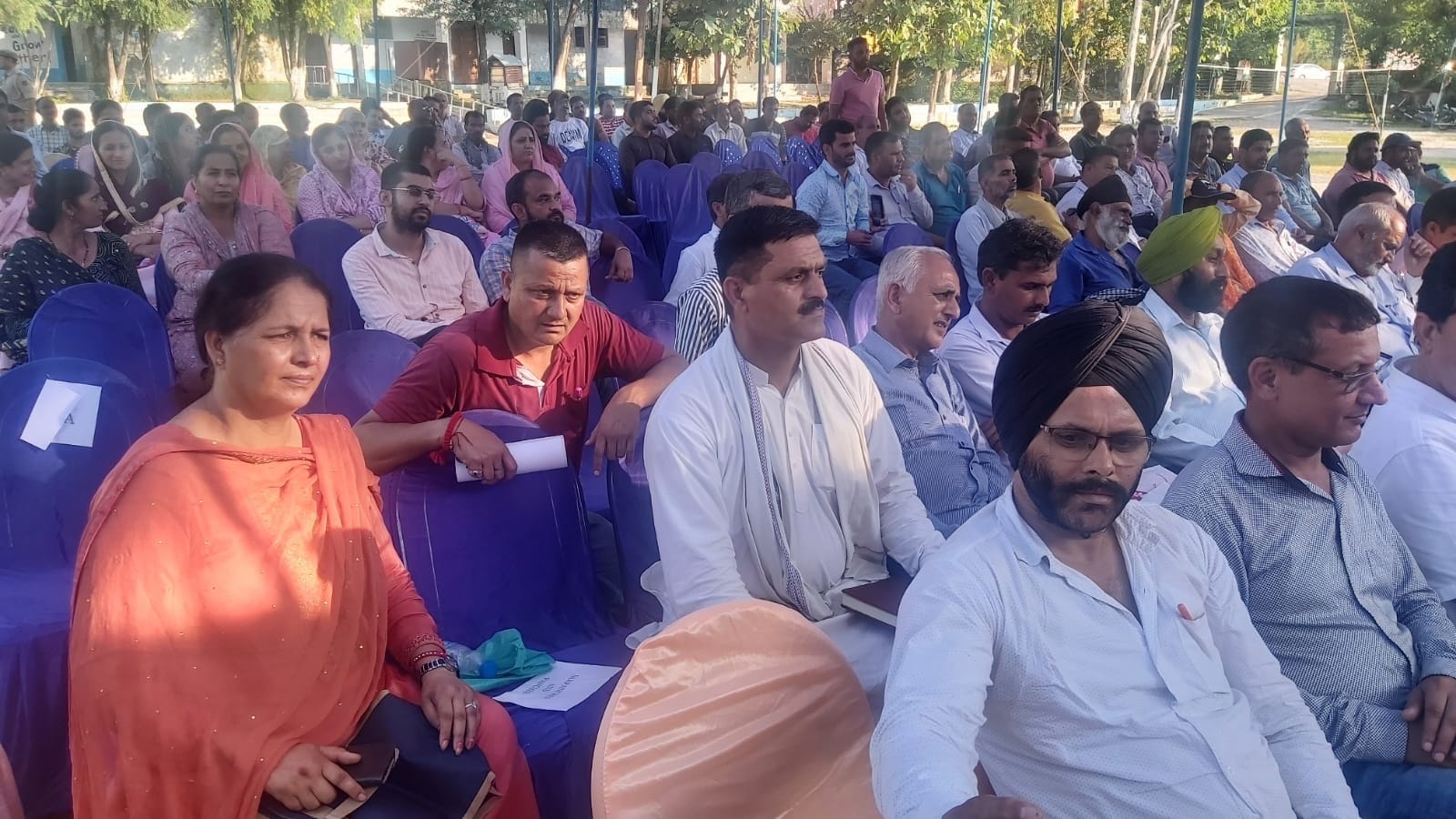 पौनी में ब्लॉक दिवस के अवसर पर मौजूद जनप्रतिनिधि व ग्रामीण।