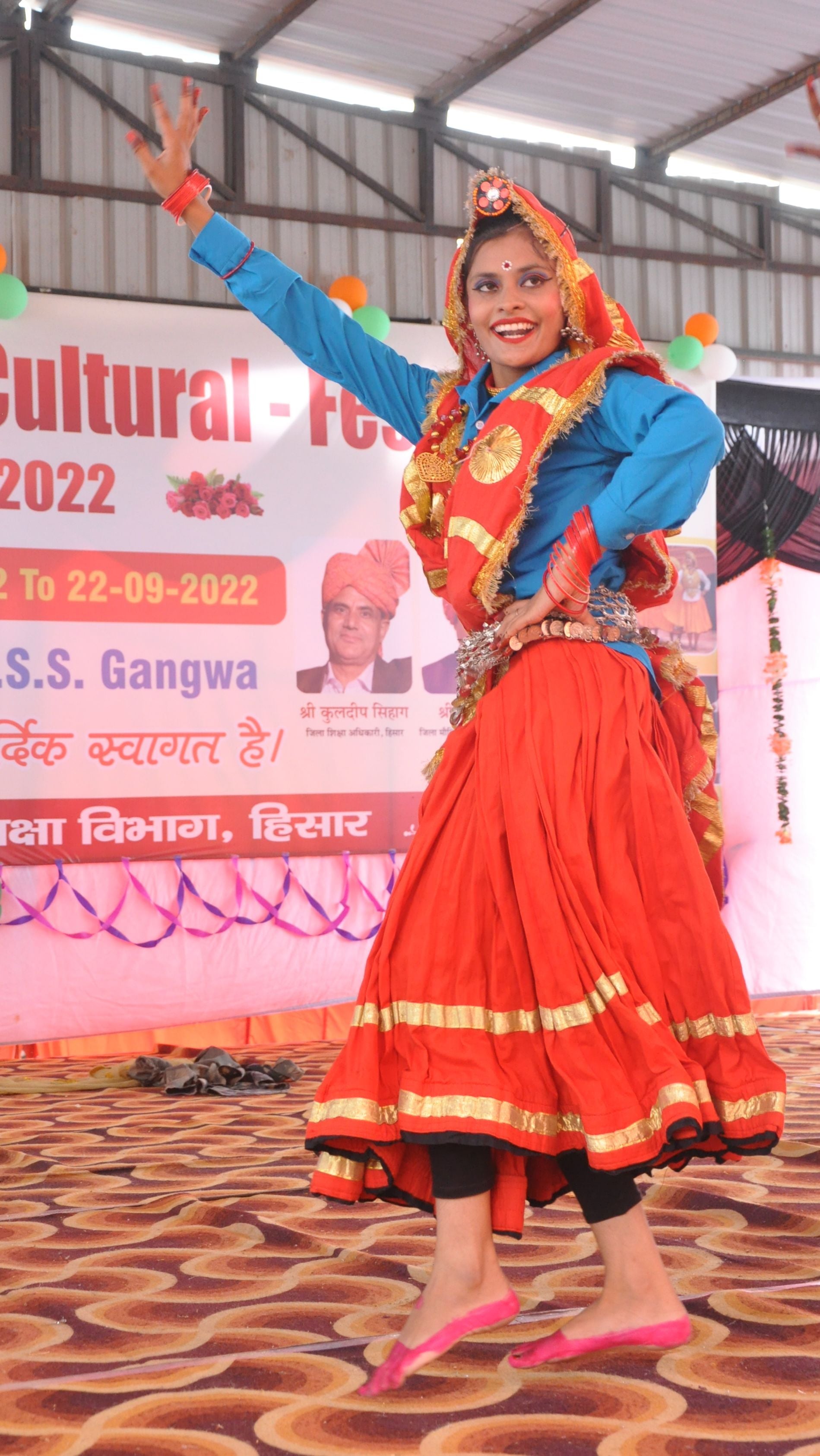हिसार राजकीय कन्या विद्यालय गंगवा में हरियाणवी समूह नृत्य प्रतियोगिता में प्रस्तुति देती छात्? हिसार राजकीय कन्या विद्यालय गंगवा में हरियाणवी समूह नृत्य प्रतियोगिता में प्रस्तुति देती छात्?
