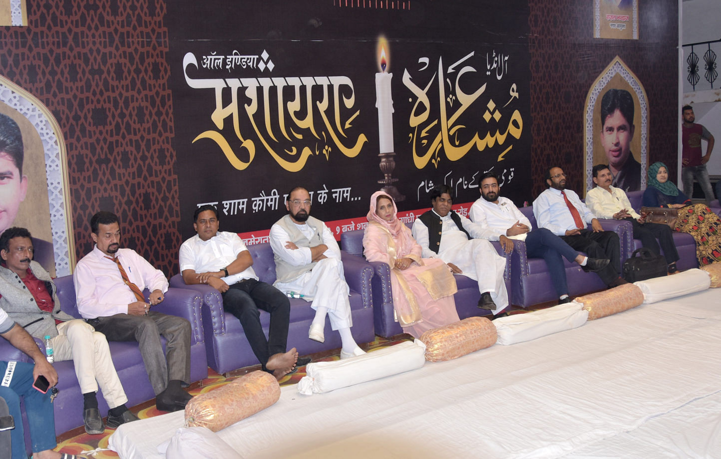 मेला गुघाल द्वारा जनमंच में आयोजित मुशायरे में मौजूद शायर