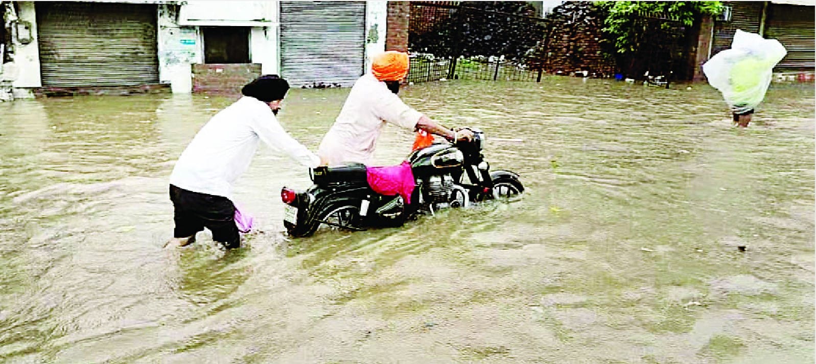 Disaster rain, roads submerged, paddy shed in mandis Disaster rain, roads submerged, paddy shed in mandis