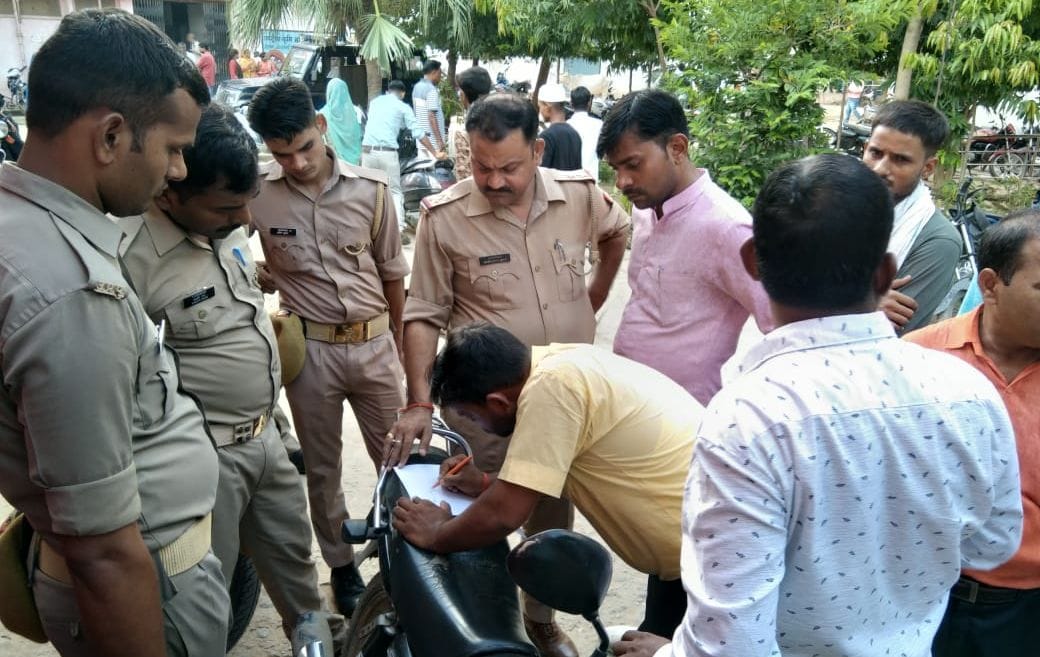 फोटो-20- जिला चिकित्सालय में पंचनामा भर्ती पुलिस फोटो-20- जिला चिकित्सालय में पंचनामा भर्ती पुलिस
