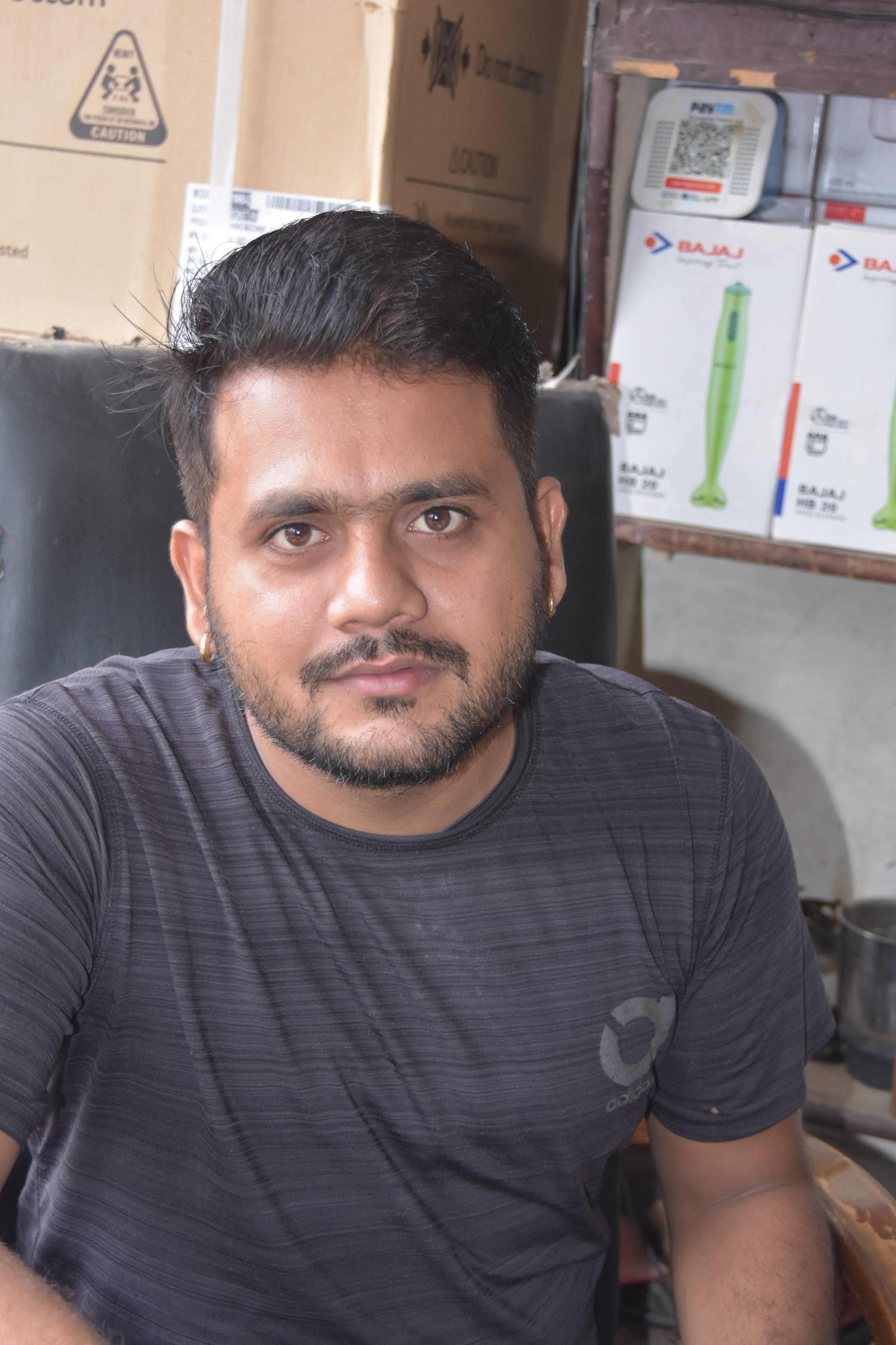 इलेक्ट्रोनिक्स कारोबारी रोहन राजपूत इलेक्ट्रोनिक्स कारोबारी रोहन राजपूत