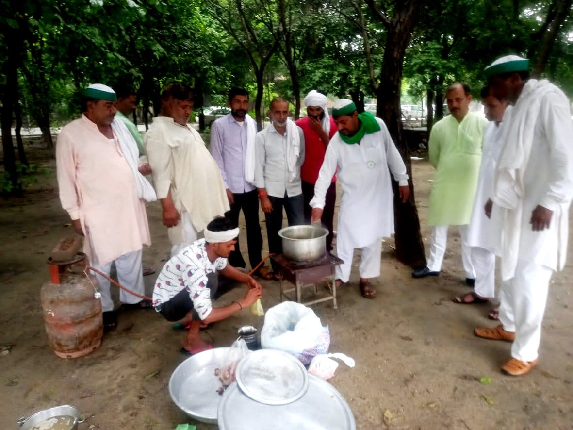 ये भाकियू का धरना है जहां धरना देते है वहीं भट्टी चला देते है: बागपत कलक्ट्रेट में धरने के दौरान भट