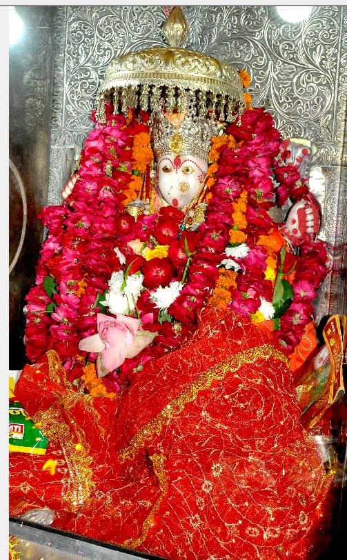 Maa Shailputri's cheers echoed in the temples, devotees gathered for darshan