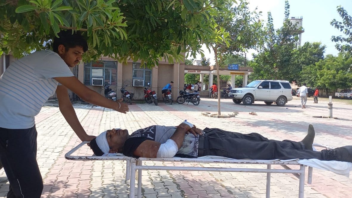 बागपत के सरूरपुर गांव निवासी भारत ने बताया किया भाई रविंद्र दोपहर के समय बाइक से घर जा रहा था बड़ौ? बागपत के सरूरपुर गांव निवासी भारत ने बताया किया भाई रविंद्र दोपहर के समय बाइक से घर जा रहा था बड़ौ?
