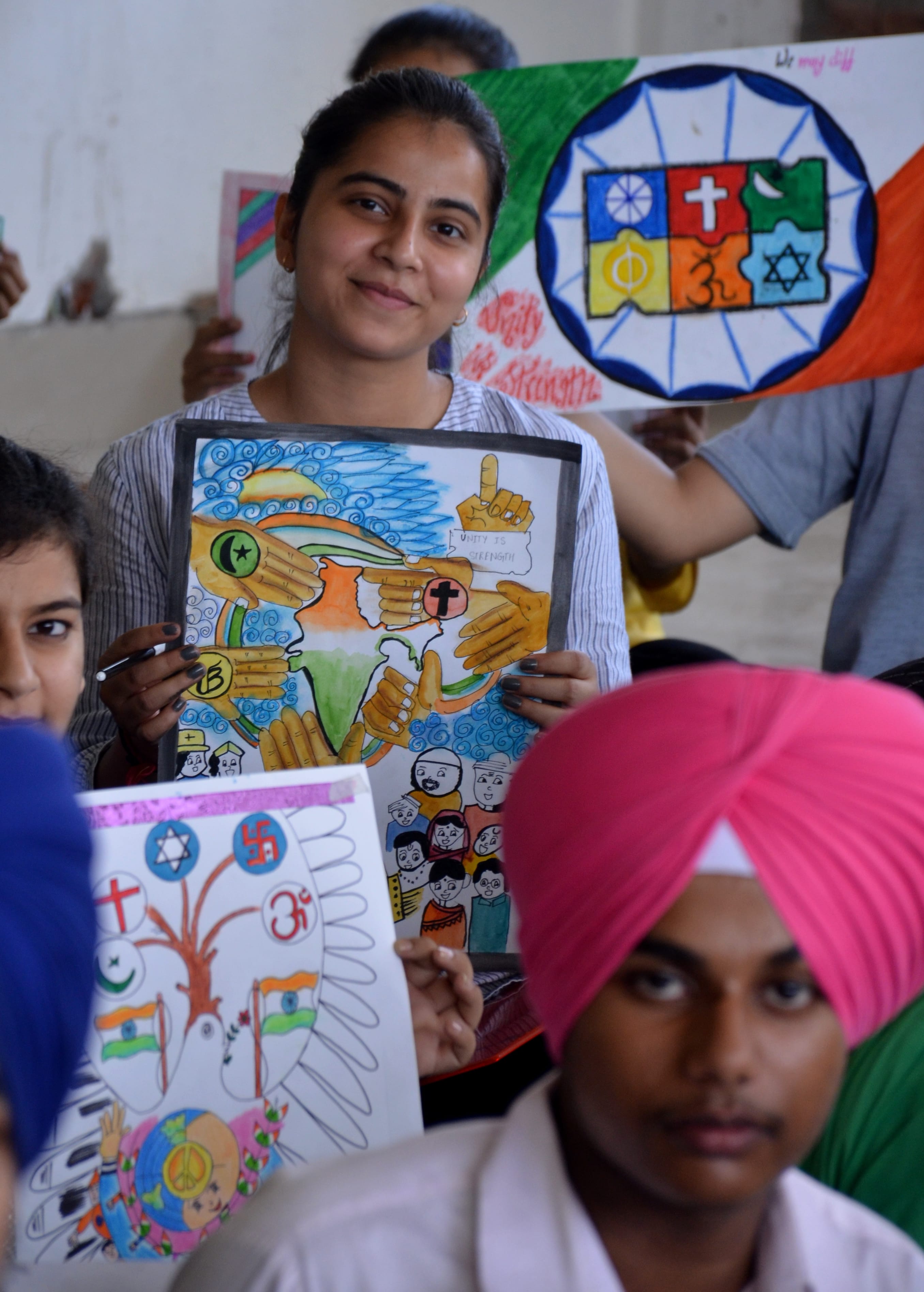 56: नेहरू युवा केंद्र की ओर से बाल भवन में आयोजित युवा उत्सव के पेंटिंग प्रतियोगिता में हिस्सा लेते 56: नेहरू युवा केंद्र की ओर से बाल भवन में आयोजित युवा उत्सव के पेंटिंग प्रतियोगिता में हिस्सा लेते