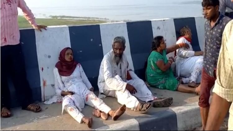 बीच सड़क लाशों का ढेर: जोरदार धमाका...आंख खुली तो देखा भयावह मंजर, खून से रंग गई सड़क, हर तरफ मची थी चीख-पुकार हादसे में घायल लोग