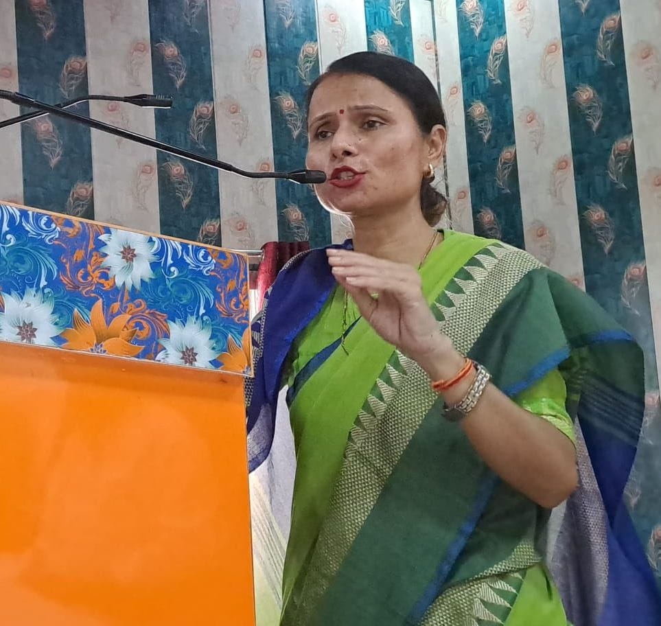 फोटो-28- बैठक में बोलती विधायक अलका अर्कवंशी फोटो-28- बैठक में बोलती विधायक अलका अर्कवंशी