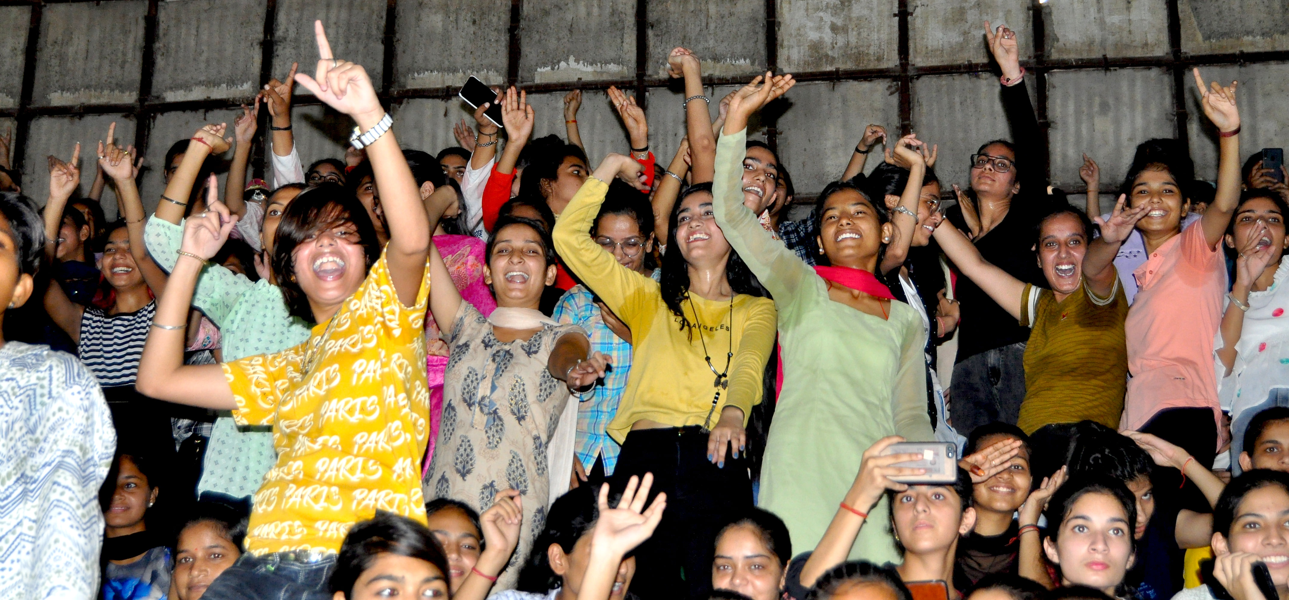 केवीए डीएवी कालेज में आयोजित प्रतिभा खोज कार्यक्रम में हरियाणवीं गीत पर जब छात्रा ने प्रस्तुति ? केवीए डीएवी कालेज में आयोजित प्रतिभा खोज कार्यक्रम में हरियाणवीं गीत पर जब छात्रा ने प्रस्तुति ?