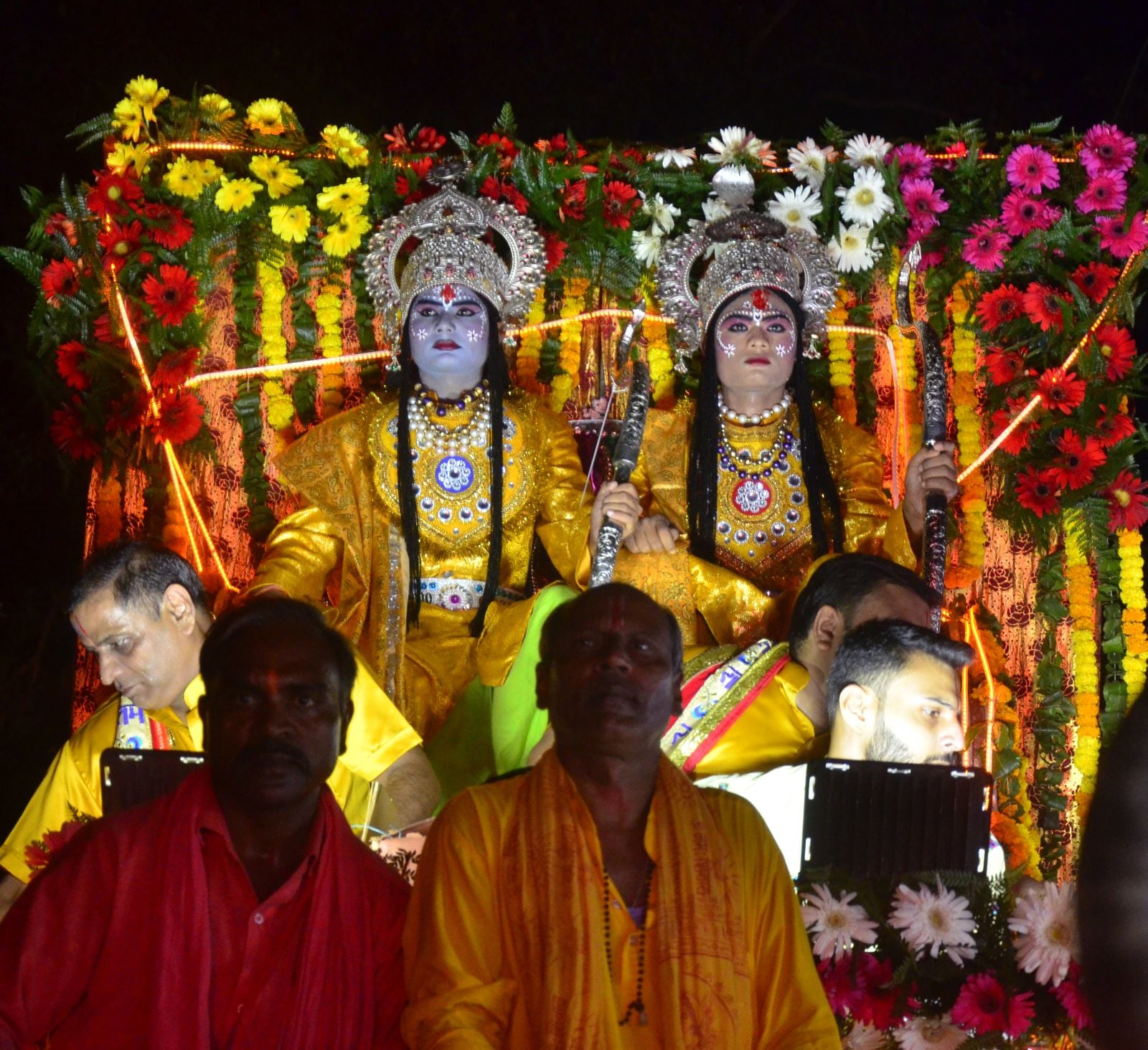 शहर में निकाली गई राम बरात में शामिल मर्यादा पुरुषोत्तम श्री राम की झांकी। संवाद शहर में निकाली गई राम बरात में शामिल मर्यादा पुरुषोत्तम श्री राम की झांकी। संवाद
