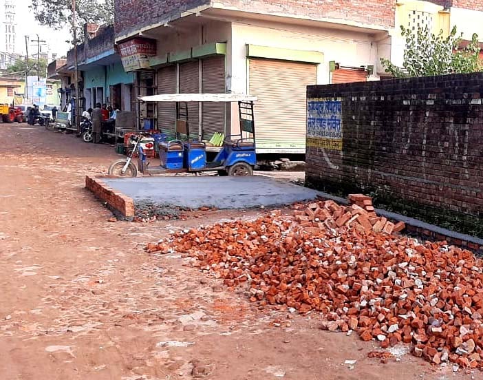 देवबंद के मोहल्ला खानकाह में चंदा एकत्र कर शुरु कराया गया सड़क निर्माण कार्य देवबंद के मोहल्ला खानकाह में चंदा एकत्र कर शुरु कराया गया सड़क निर्माण कार्य