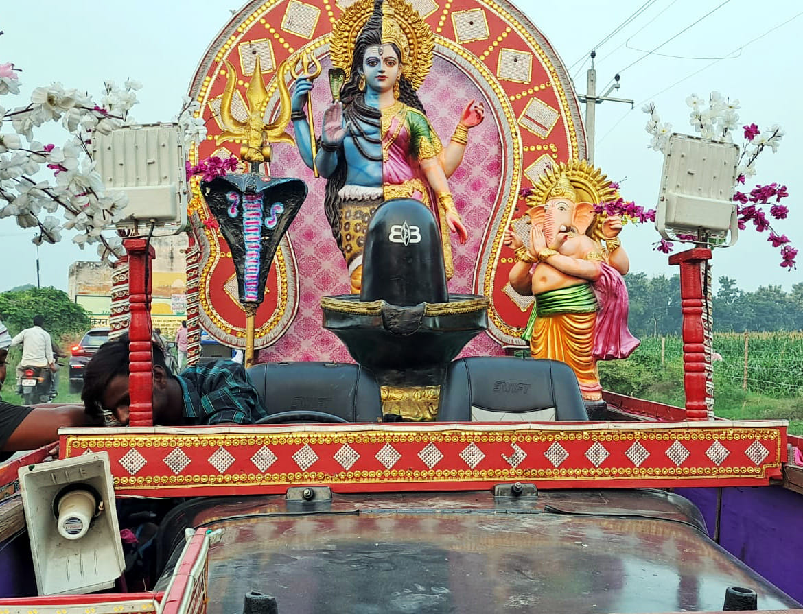 बिल्सी में निकाली गई राम बरात में शामिल झांकी। संवाद