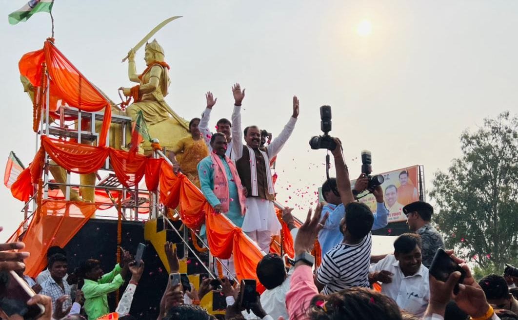 डिप्टी सीएम ने बाईपास स्थित रानी आवंती बाई की प्रतिमा पर माल्यार्पण किया। संवाद डिप्टी सीएम ने बाईपास स्थित रानी आवंती बाई की प्रतिमा पर माल्यार्पण किया। संवाद