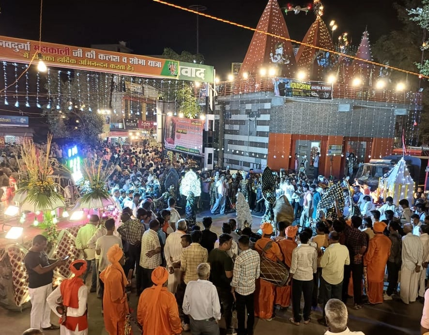 नजीबाबाद में श्री महाकाली शोभायात्रा शुभारंभ स्थल पर जमा भीड़। नजीबाबाद में श्री महाकाली शोभायात्रा शुभारंभ स्थल पर जमा भीड़।