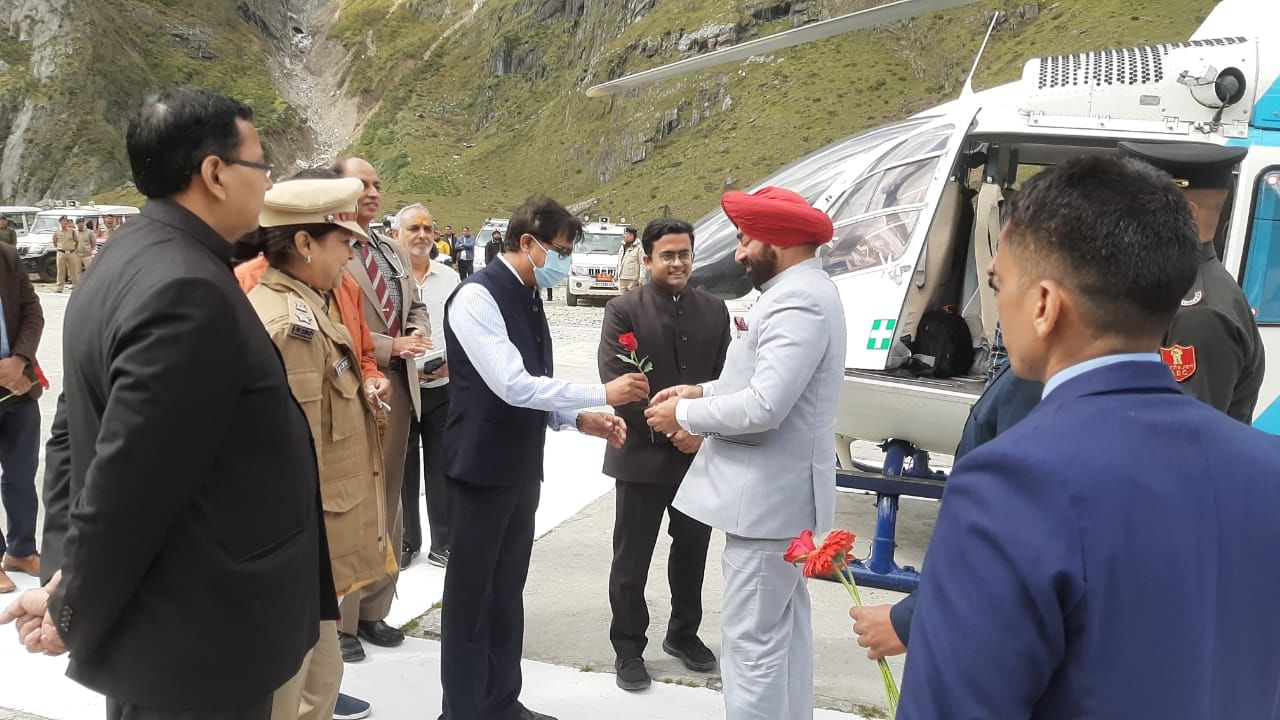 Uttarakhand News: Governor Gurmeet Singh Reaches Badrinath Dham Today For  Two Days Visit - Badrinath: राज्यपाल गुरमीत सिंह पहुंचे बदरीनाथ धाम, दर्शन  के बाद लेंगे अधिकारियों की बैठक - Amar ...