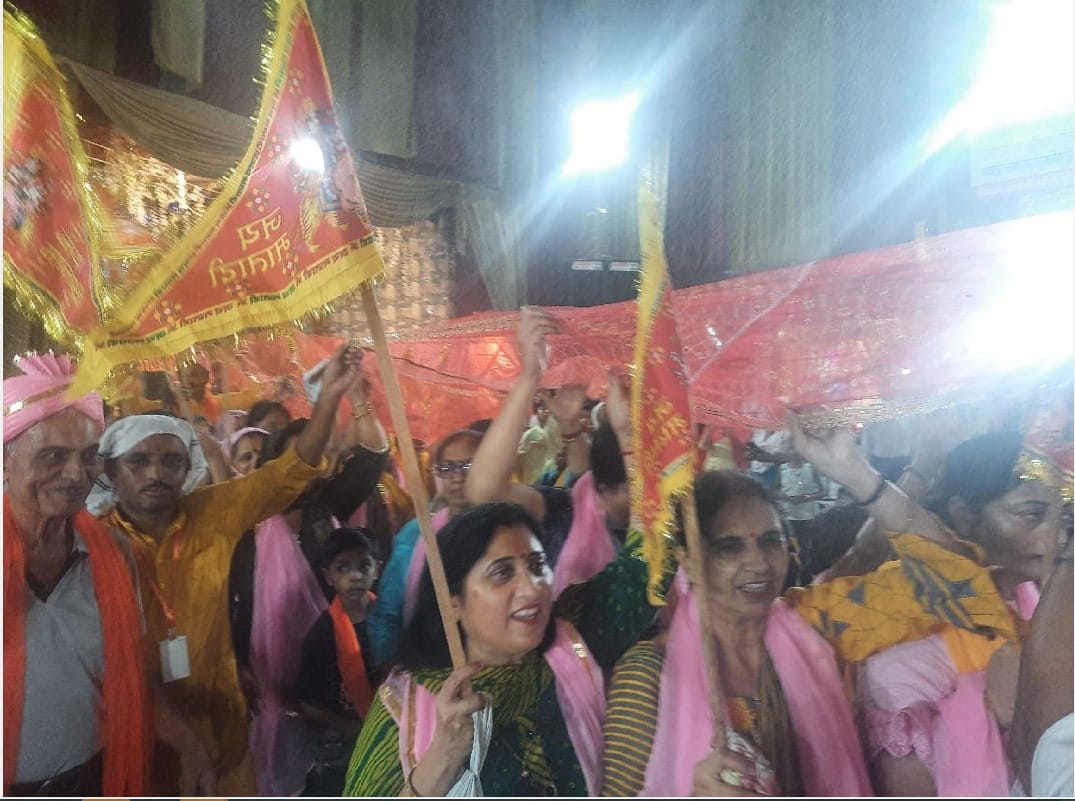 Come mother, your heart called... but the devotees swung Come mother, your heart called... but the devotees swung