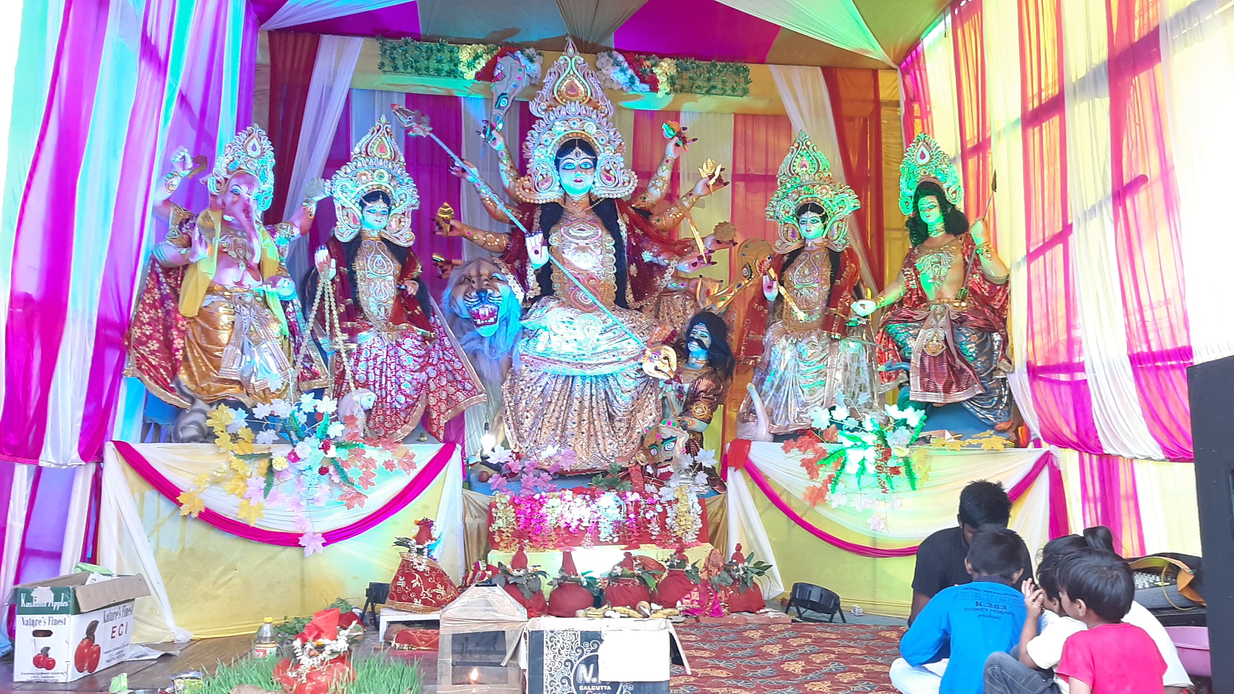 पूर्वी चौक अमिला में स्थापित मां दुर्गा प्रतिमा।संवाद पूर्वी चौक अमिला में स्थापित मां दुर्गा प्रतिमा।संवाद