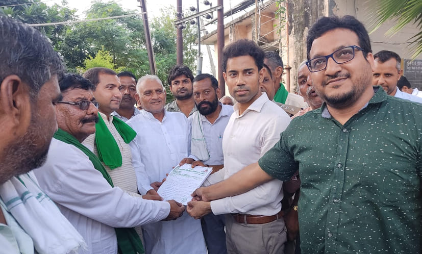 एसडीएम को ज्ञापन सौंपते भाकियू (तोमर) के पदाधिकारी