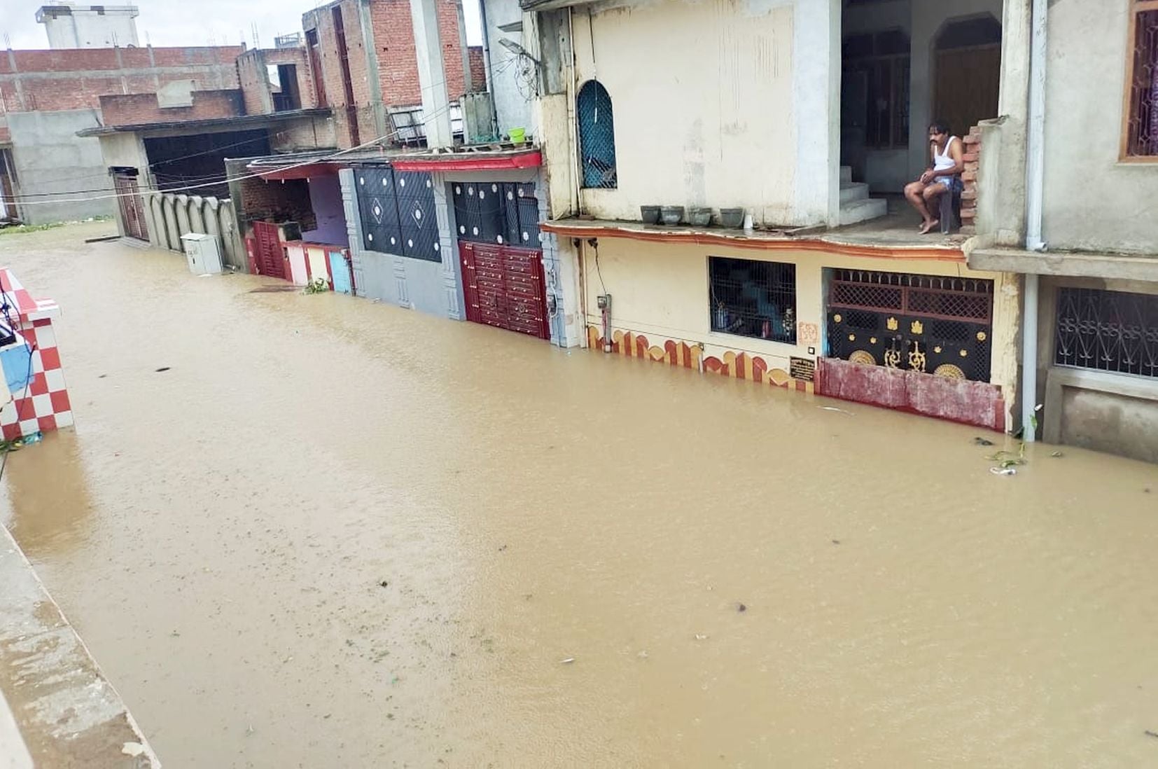 अयोध्या-बारिश के कारण जलमग्न जलवानपुरा घरो में घुसा पानी।-संवाद अयोध्या-बारिश के कारण जलमग्न जलवानपुरा घरो में घुसा पानी।-संवाद