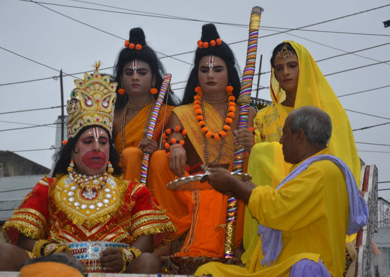 भरत मिलाप जुलूस में राम लक्ष्मण और सीता की झांकी। संवाद भरत मिलाप जुलूस में राम लक्ष्मण और सीता की झांकी। संवाद