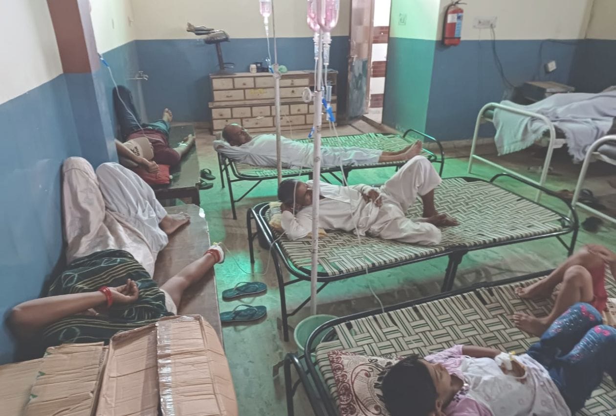 गांव डेहरा कुटी स्थित प्राइवेट अस्पताल में भर्ती मरीज । संवाद गांव डेहरा कुटी स्थित प्राइवेट अस्पताल में भर्ती मरीज । संवाद