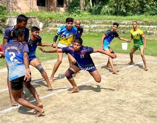 शामली आरके इंटर कॉलेज में आयोजित कब्बडी प्रतियोगिता में कब्बडी खेलते खिलाडी शामली आरके इंटर कॉलेज में आयोजित कब्बडी प्रतियोगिता में कब्बडी खेलते खिलाडी