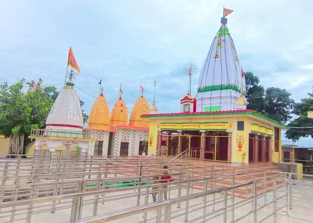 चौसाना क्षेत्र के गांव गढी हसनपुर का दुर्गा मन्दिर चौसाना क्षेत्र के गांव गढी हसनपुर का दुर्गा मन्दिर